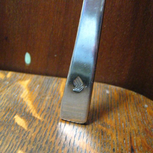 Singapore Airlines SQ Airplane Dinner Knife - Picture 1 of 5